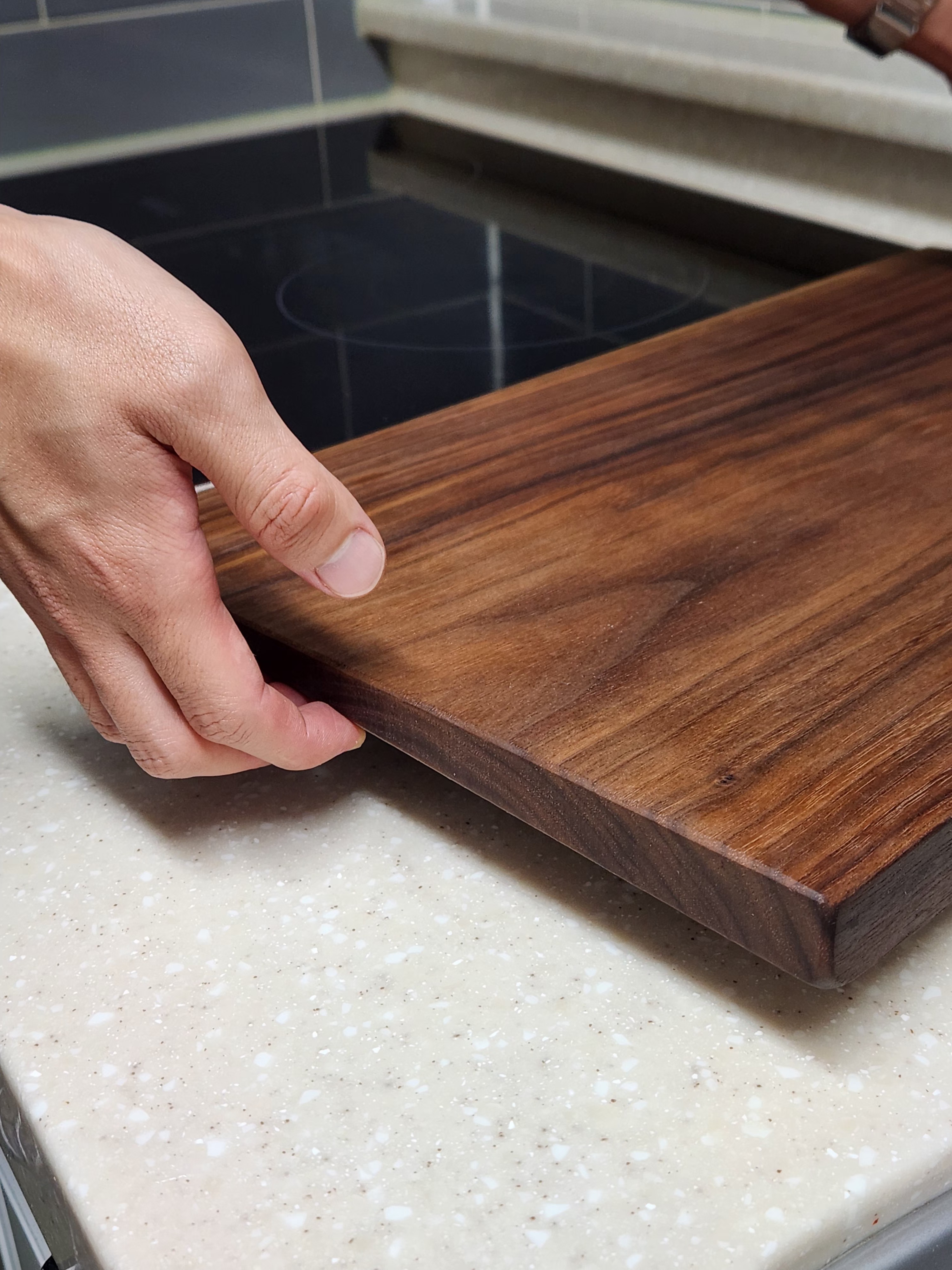 신현공예 월넛 호두 통원목 우드 주방 위생 수제 양면 플레이팅 사각 중 황동발 나무도마